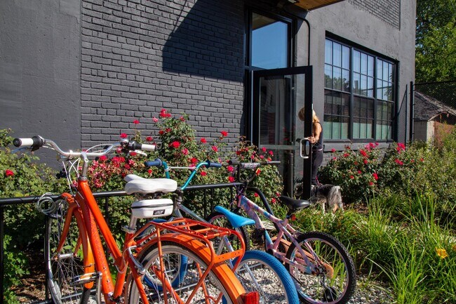 Building Photo - 40 Hague St