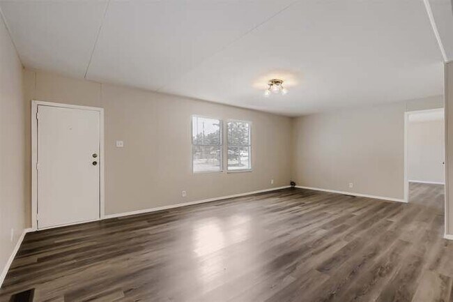 Building Photo - 1017 Rosewood Dr