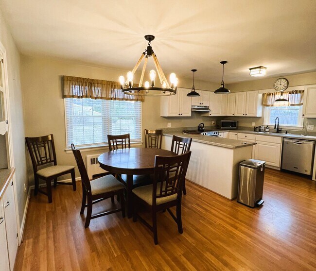 Foto del edificio - Charming Single-Family Home Great Neighborhood