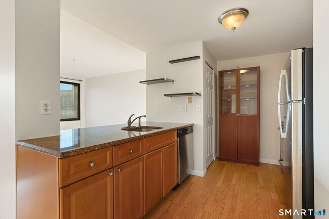 Foto del edificio - 300 Broad St