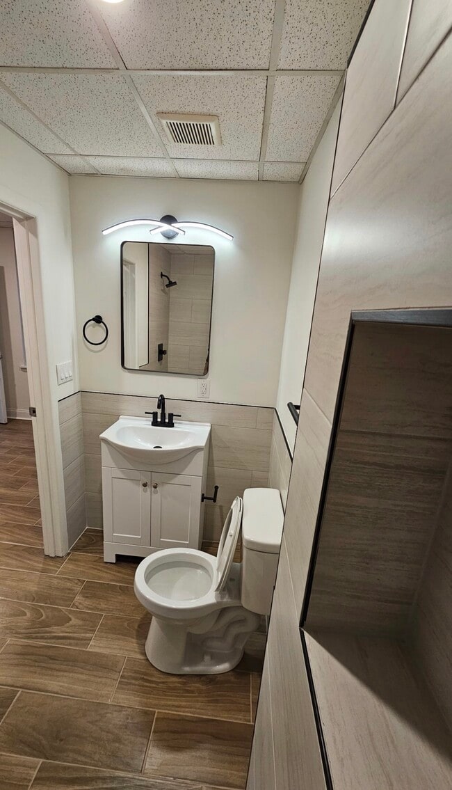 Building Photo - 4670 James St