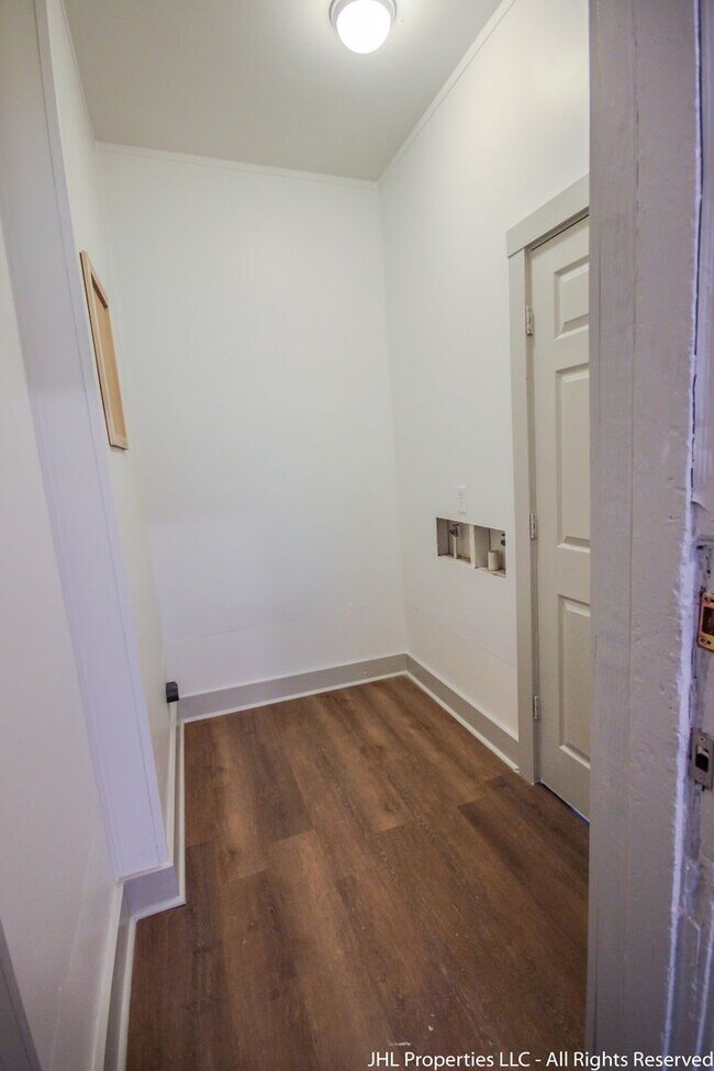 Foto del edificio - Updated 2 Bedroom 1 Bathroom in Downtown C...