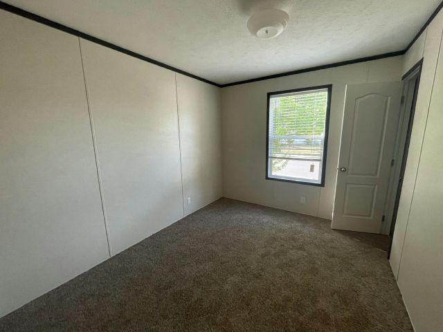 Building Photo - 20 Manor Dr