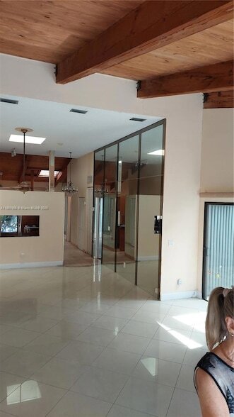 Foto del edificio - 2675 Parkview Dr S