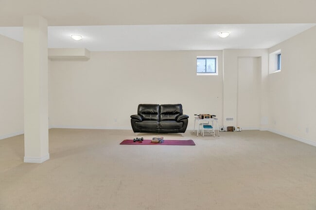 Building Photo - 293 Broadacre Dr