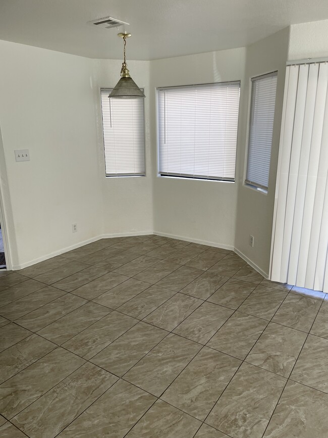 Building Photo - 5038 S Rainbow Blvd