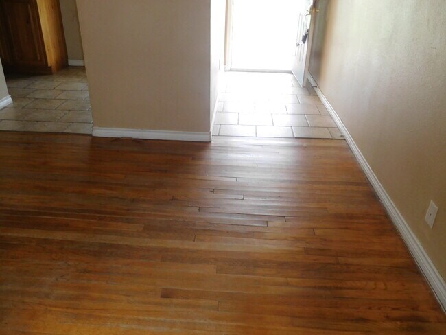 Foto del edificio - 1204 Dora St