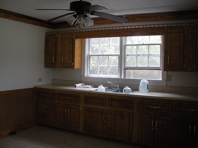 Building Photo - 12 Farmer Rd NW