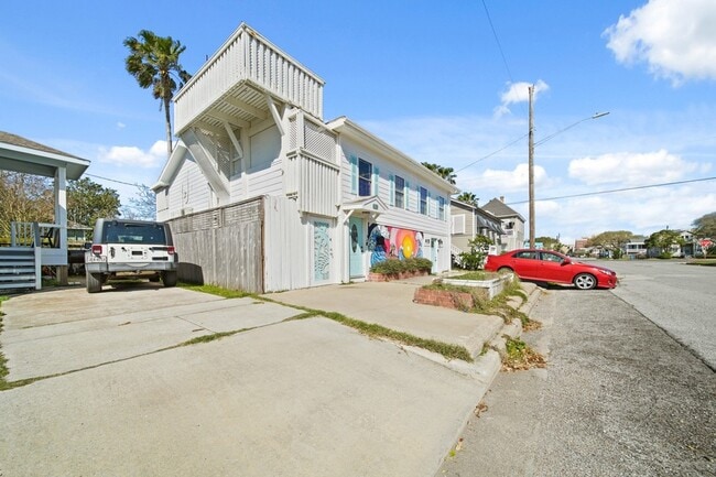Building Photo - 1015 9th St