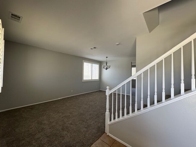 Building Photo - 4 Bedroom with NEW Carpet & Paint