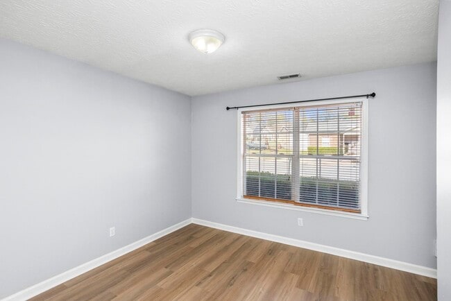 Building Photo - 2029 Williams Valley Dr