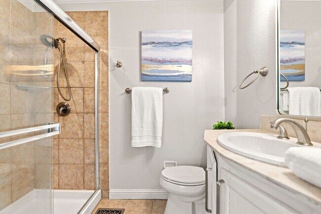Foto del edificio - Spacious 4-bedroom 2-Bath in Desirable Area in Walnut Creek!
