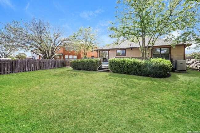 Foto del edificio - 7322 Raintree Forest