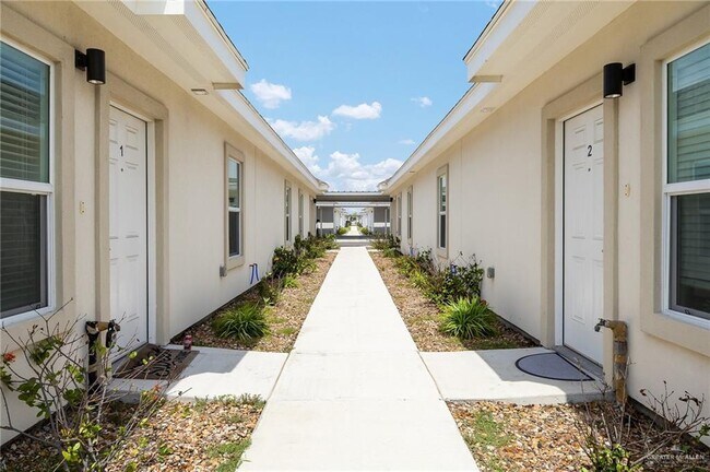 Foto del edificio - 5708 Puffin Ave