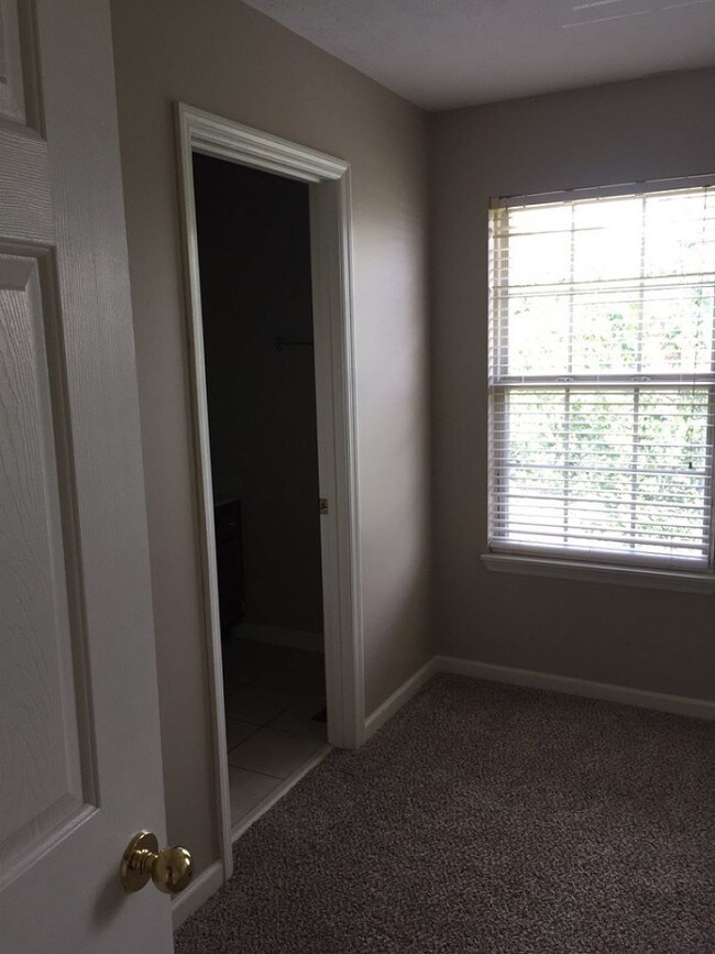 Building Photo - 981 Chas Dr
