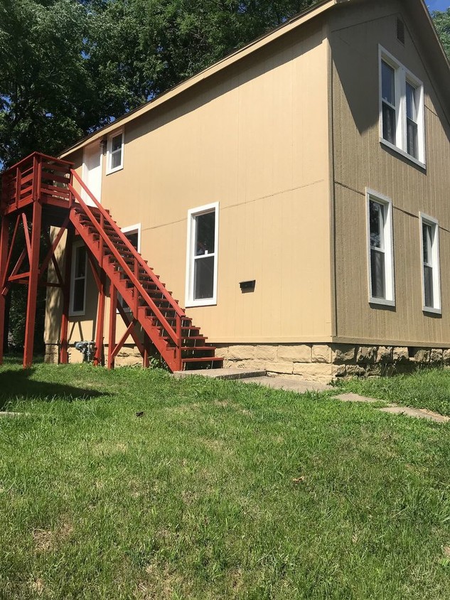 209 Ming St Unit B, Warrensburg, MO 64093 Room for Rent in Warrensburg, MO