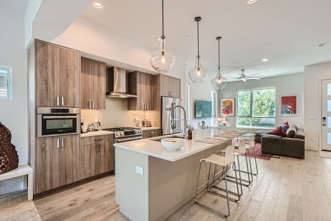 Building Photo - Modern 3 BDR S'Park Boulder Townhome