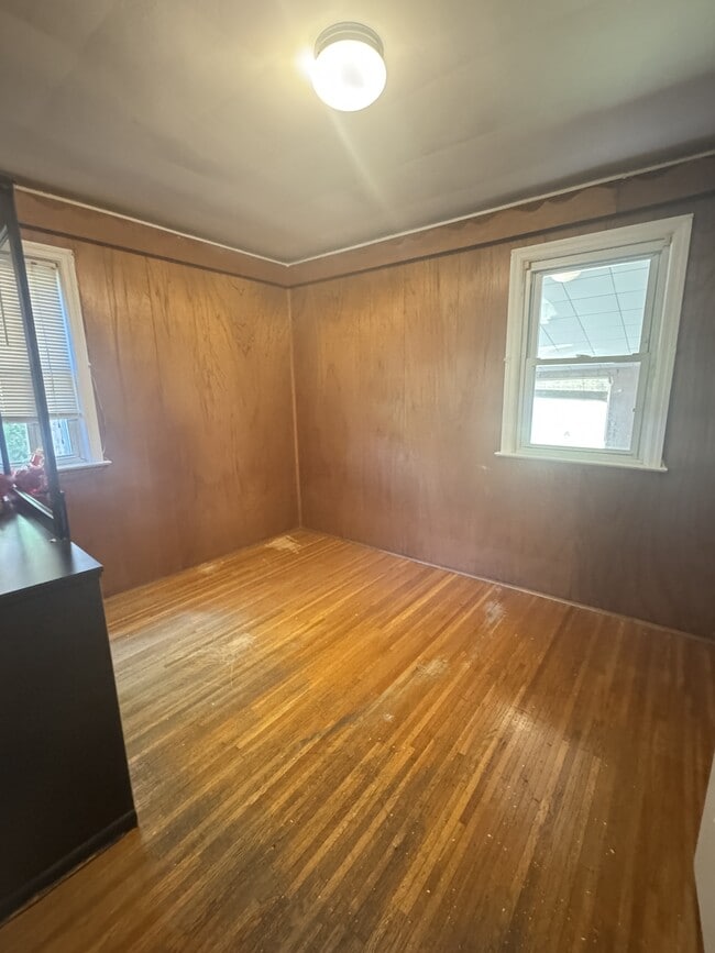 Building Photo - 148 Ellsinore St