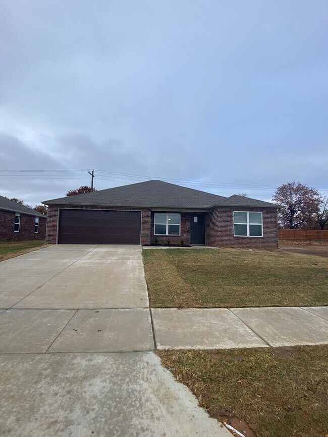 Foto del edificio - *Move-In Special* Four Bedroom | Two Bathr...