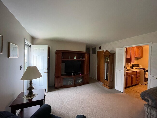 Foto del edificio - 909 Dogwood Dr