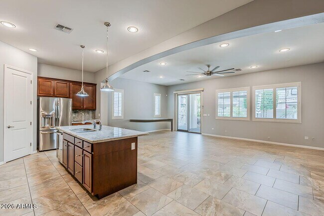 Foto del edificio - 4135 E Grand Canyon Dr