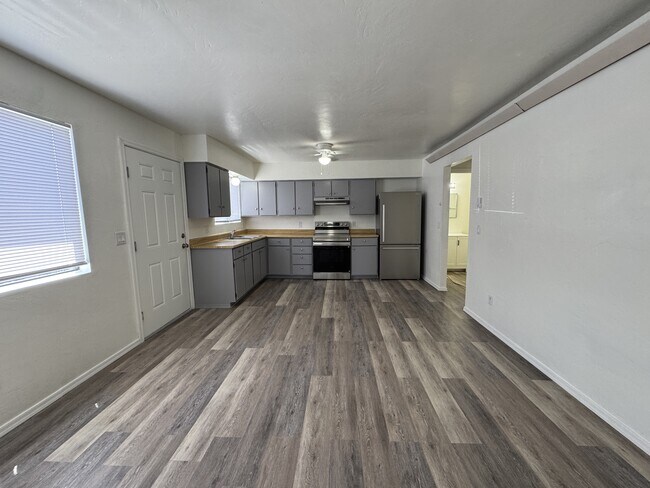 Building Photo - 2996 N Truwood Dr