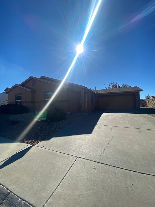 Building Photo - 4864 Camino Dos Vidas