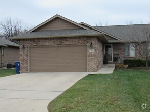 Building Photo - 403 Aaron Dr