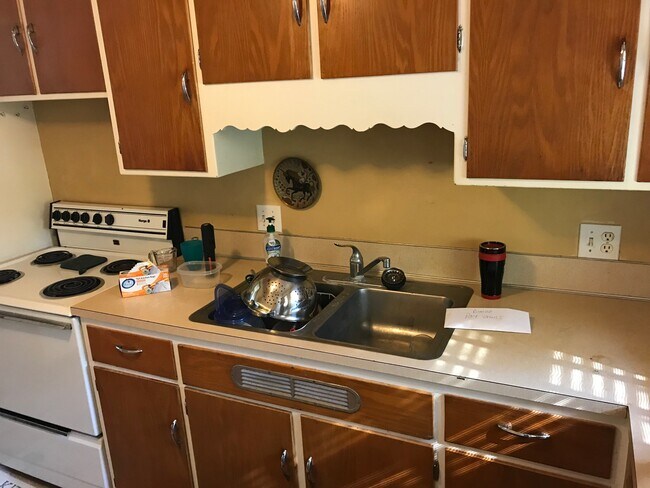 Kitchen - 3137 Milwaukee St