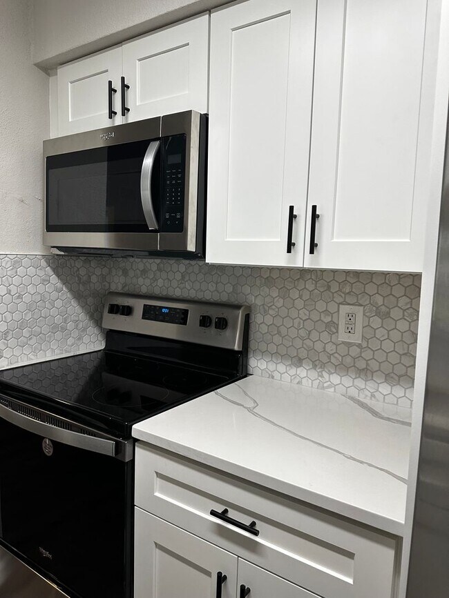 Foto del edificio - Spacious 2BR Condo in Prime Coral Springs Location