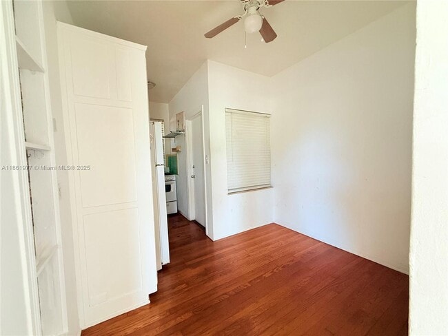 Building Photo - 315 W 28th St