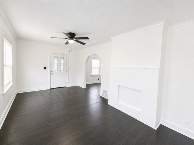Foto del edificio - 6425 Hagerwood Rd
