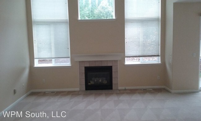 Building Photo - 4208 Fairwood Blvd NE