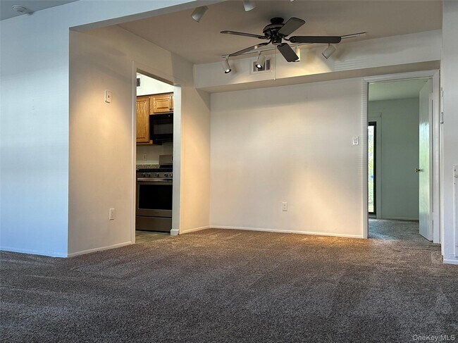 Foto del edificio - 88 Bailey Ct