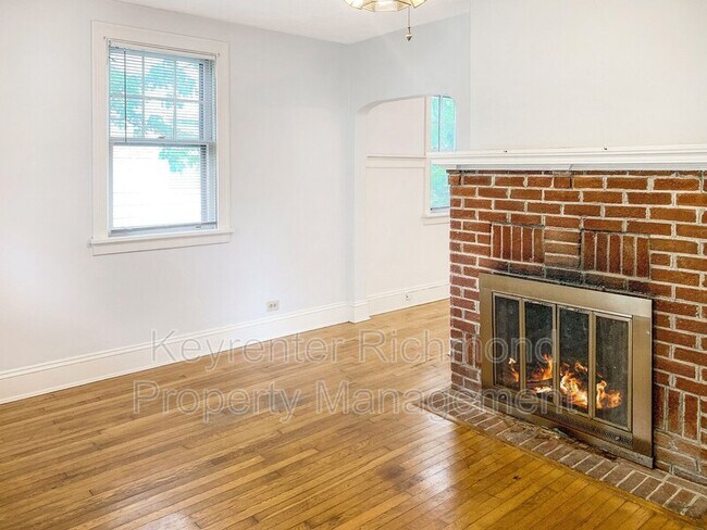 Foto del edificio - 2517 Kenwood Ave