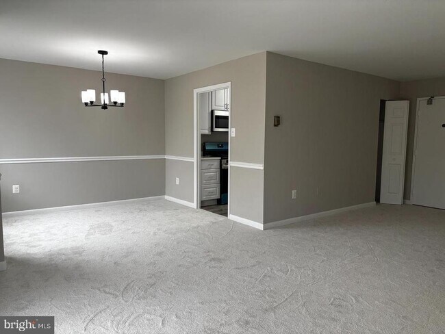 Foto del edificio - 5565 Columbia Pike