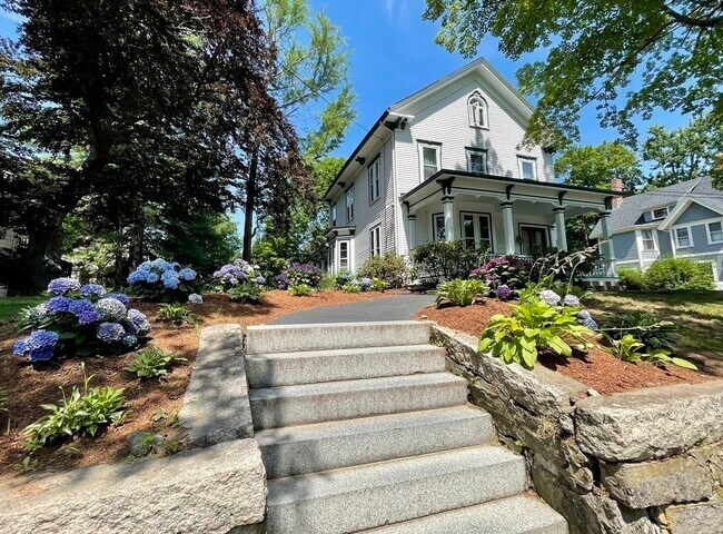 Building Photo - 89 Lowell Ave