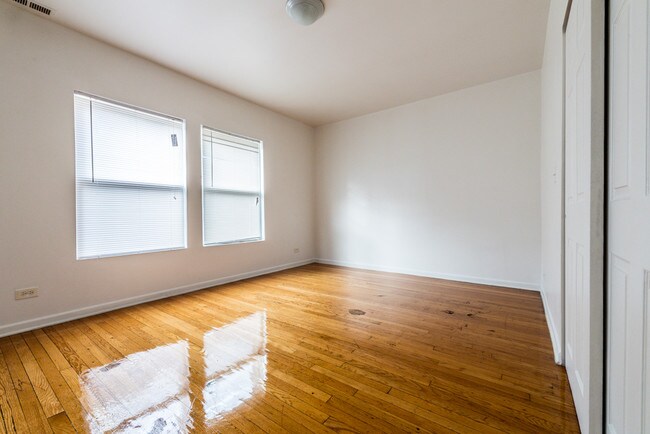 Foto del edificio - 8155 S Maryland