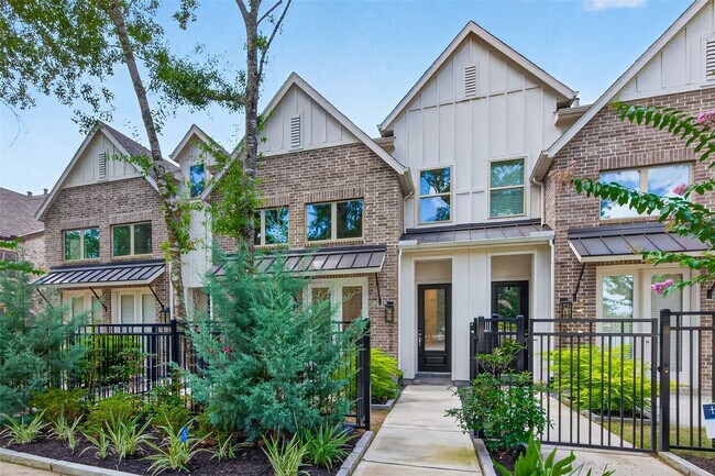 Foto del edificio - 2638 Woodforest Pkwy N