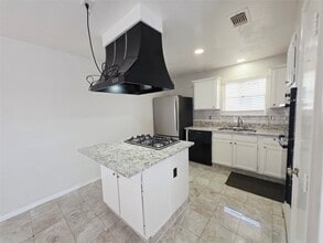 Building Photo - 15330 Oak Terrace Dr