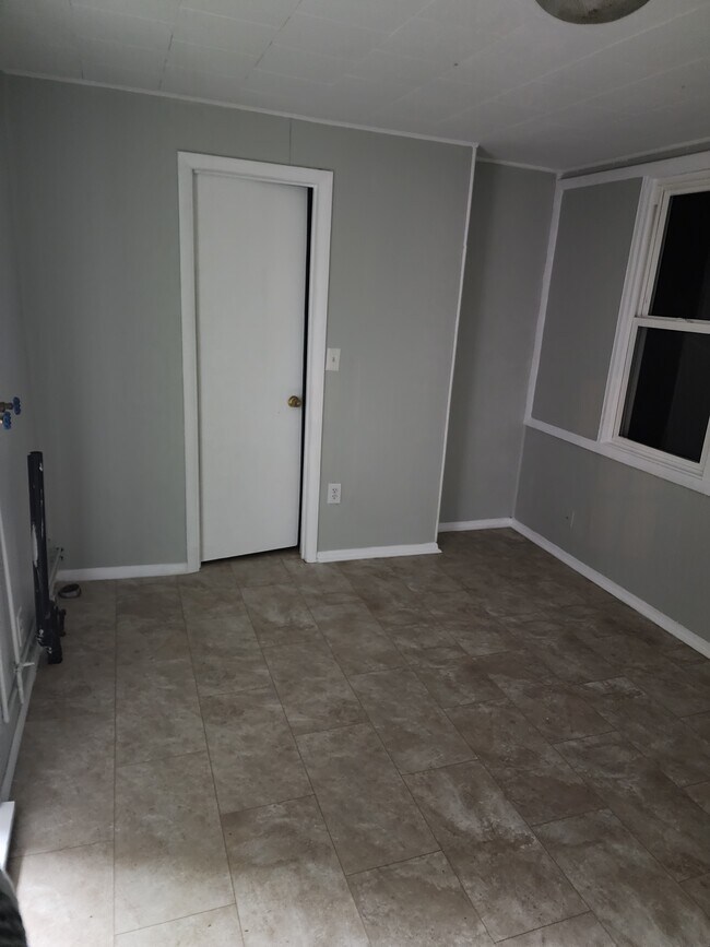 Building Photo - 31 Kunkle Ave