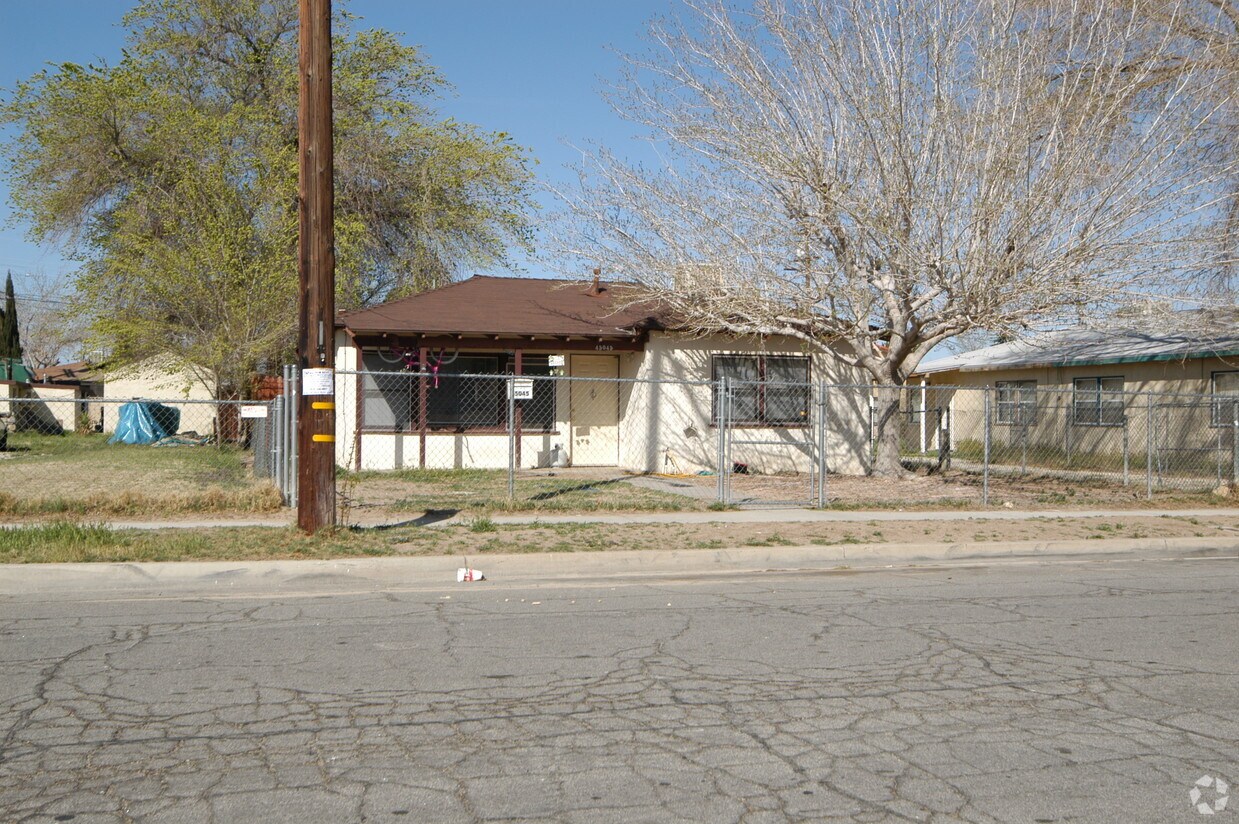 Building Photo - 45045-45047 Redwood Ave