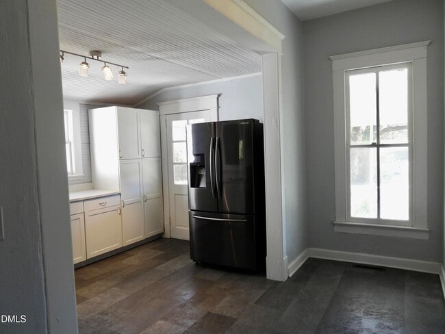 Building Photo - 483 W Salisbury St