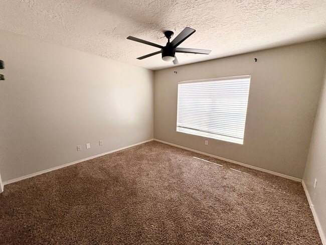 Building Photo - 4626 N Backstretch Rd