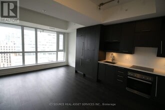 Building Photo - 199 Richmond St W