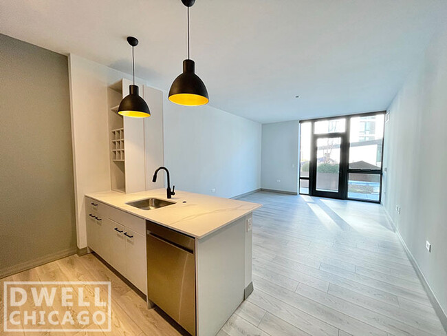 Foto del edificio - 2140 N Elston Ave