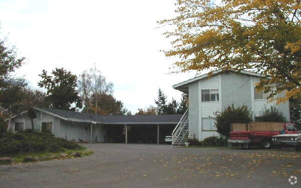 Building Photo - 851 Madison St