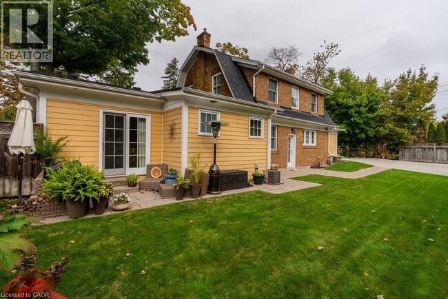 Building Photo - 2080 Caroline St