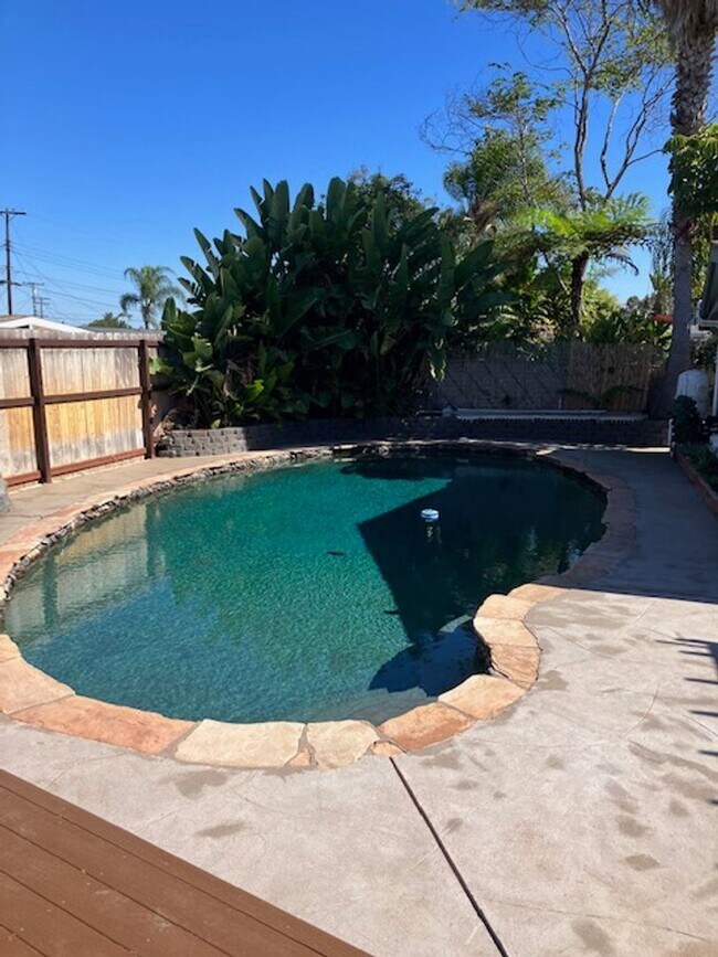 Building Photo - 3 bedroom 2 bath house for Lease