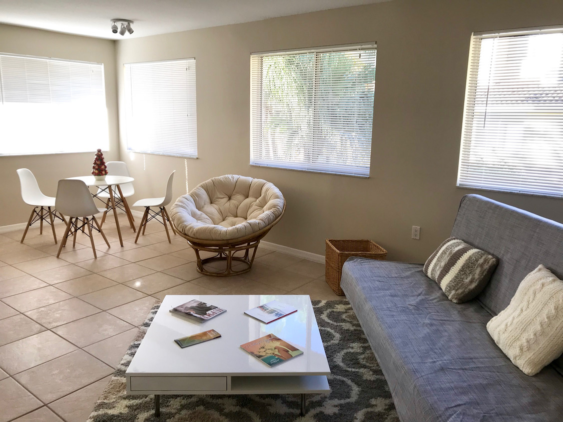 Foto principal - 1100 Village Blvd